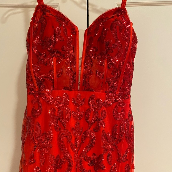 Red sequins prom dress. Size 4 - Picture 4 of 6